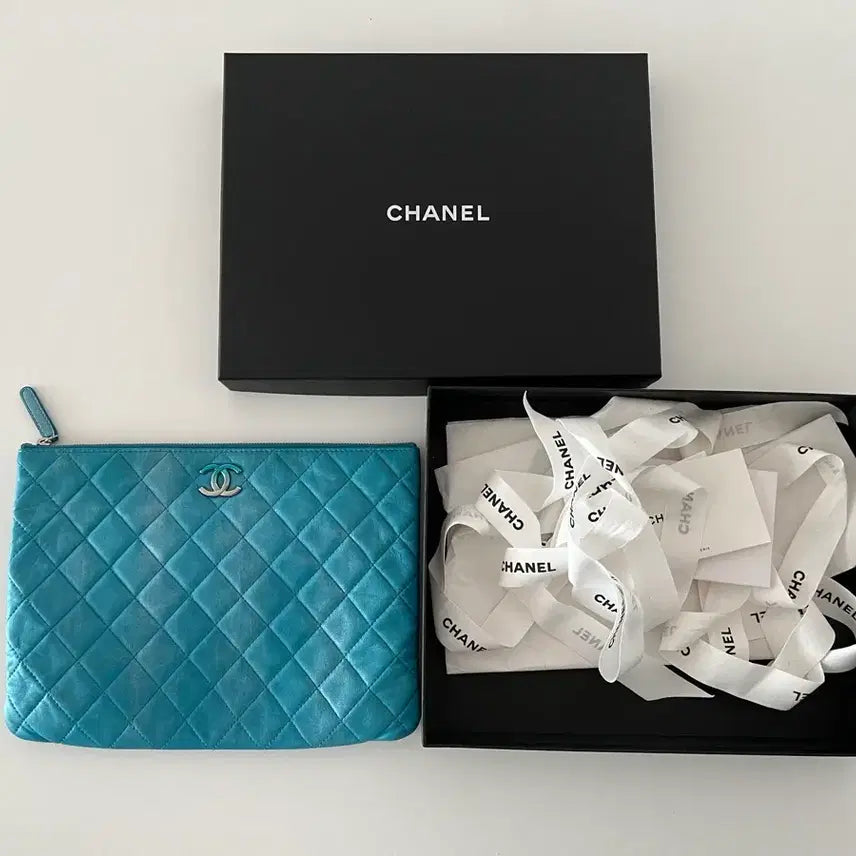 [BUNJANG] Chanel Classic Clutch Medium Gradient Limited Edition / 샤넬 클래식 클러치 미듐 그라데이션 한정판