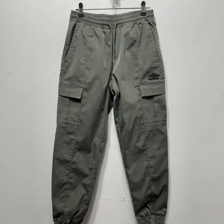 [SOLD OUT] 엄브로 카고 조거팬 그린 70
