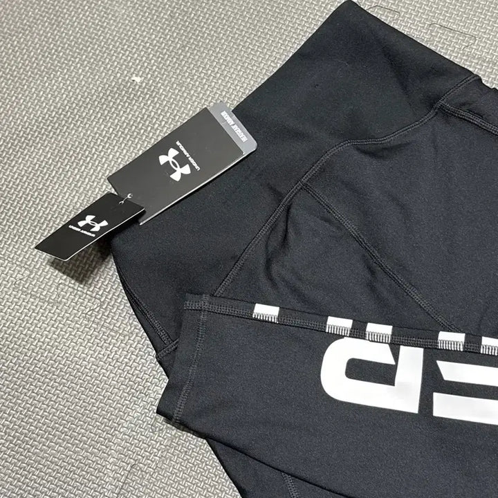 [SOLD OUT] 언더아머 블랙 레깅스 새상품 택