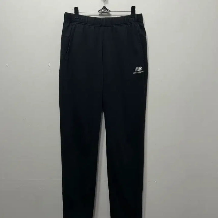 [BUNJANG] New Balance Black Training Pants L / 뉴발란스 블랙 트레이닝 바지 L