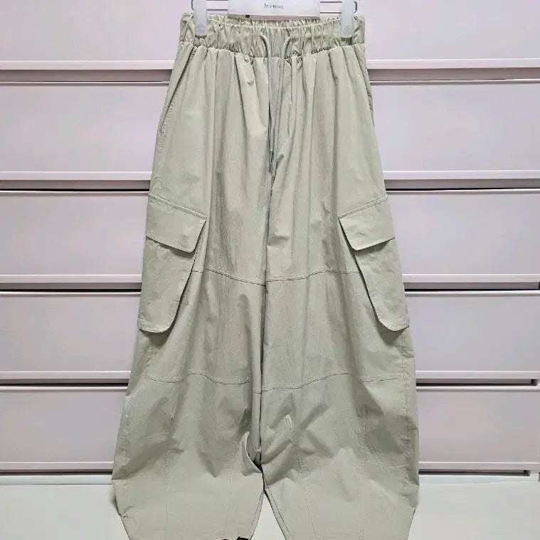 [SOLD OUT] 바스락 벌룬 카고팬츠 새상품