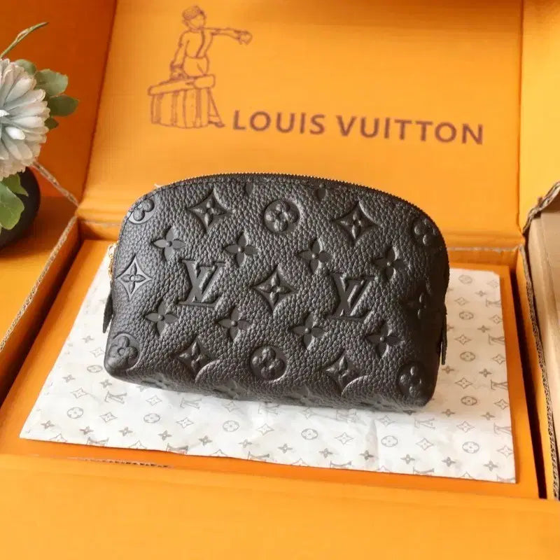 [BUNJANG] Louis Vuitton Embossed Pouch Black / 루이비통 엠보스 파우치 블랙