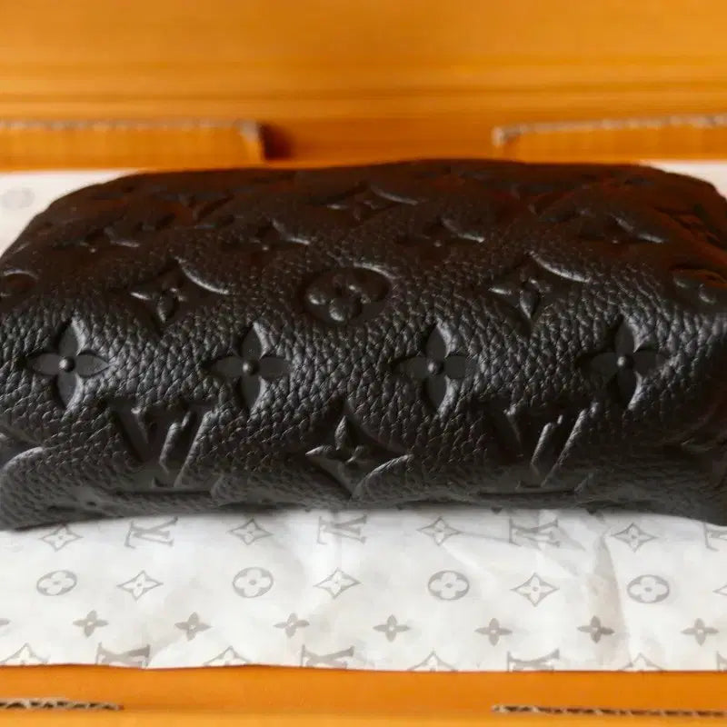 [BUNJANG] Louis Vuitton Embossed Pouch Black / 루이비통 엠보스 파우치 블랙