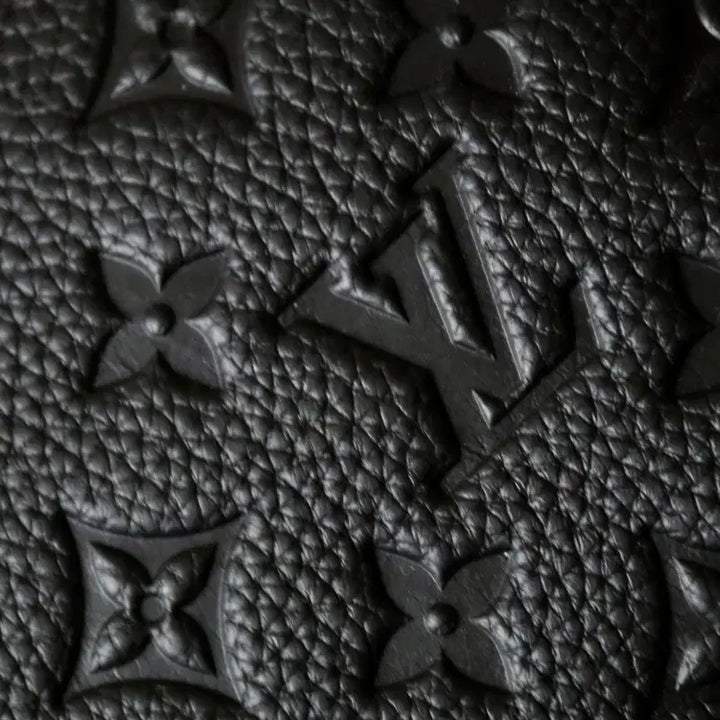 [BUNJANG] Louis Vuitton Embossed Pouch Black / 루이비통 엠보스 파우치 블랙