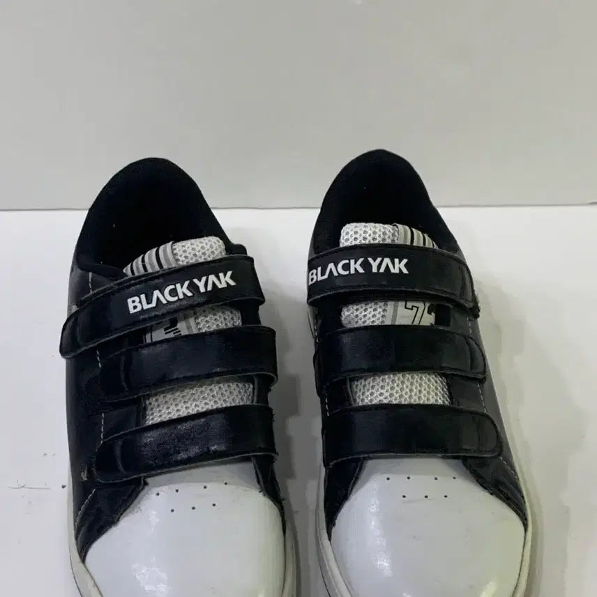 [BUNJANG] Black Yak Sneakers 230 / 블랙야크 운동화 230