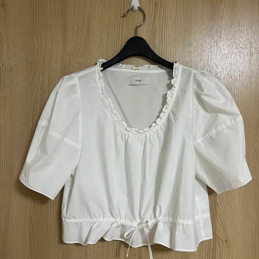 [SOLD OUT] Dunst 던스트 반팔 블라우스