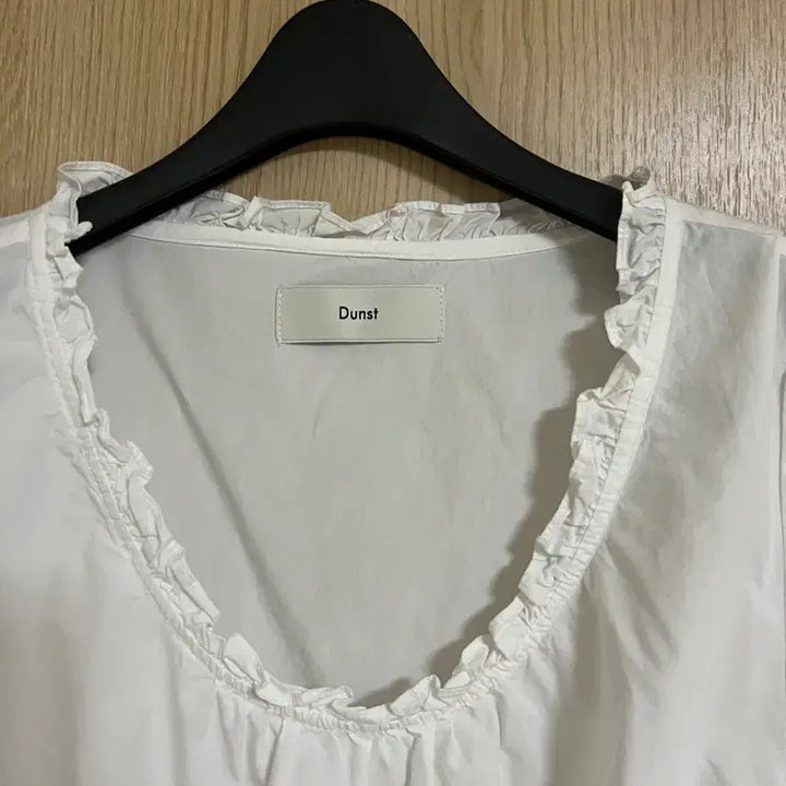 [SOLD OUT] Dunst 던스트 반팔 블라우스