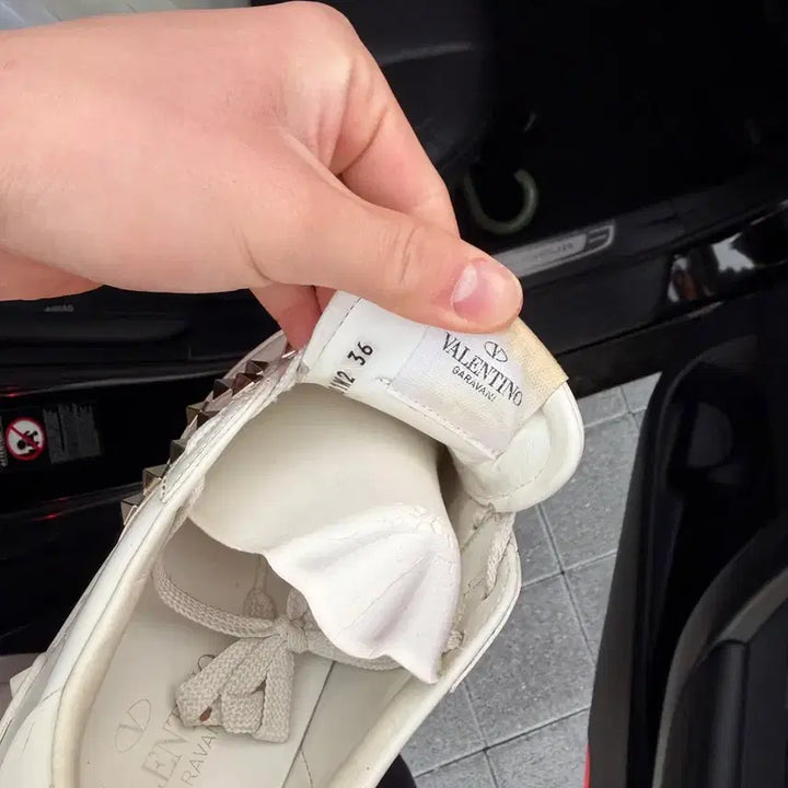 [BUNJANG] Valentino Rockstud White Sneakers (Size 36) / 발렌티노 락스터드 화이트 스니커즈 36사이즈 판매합니다 !!