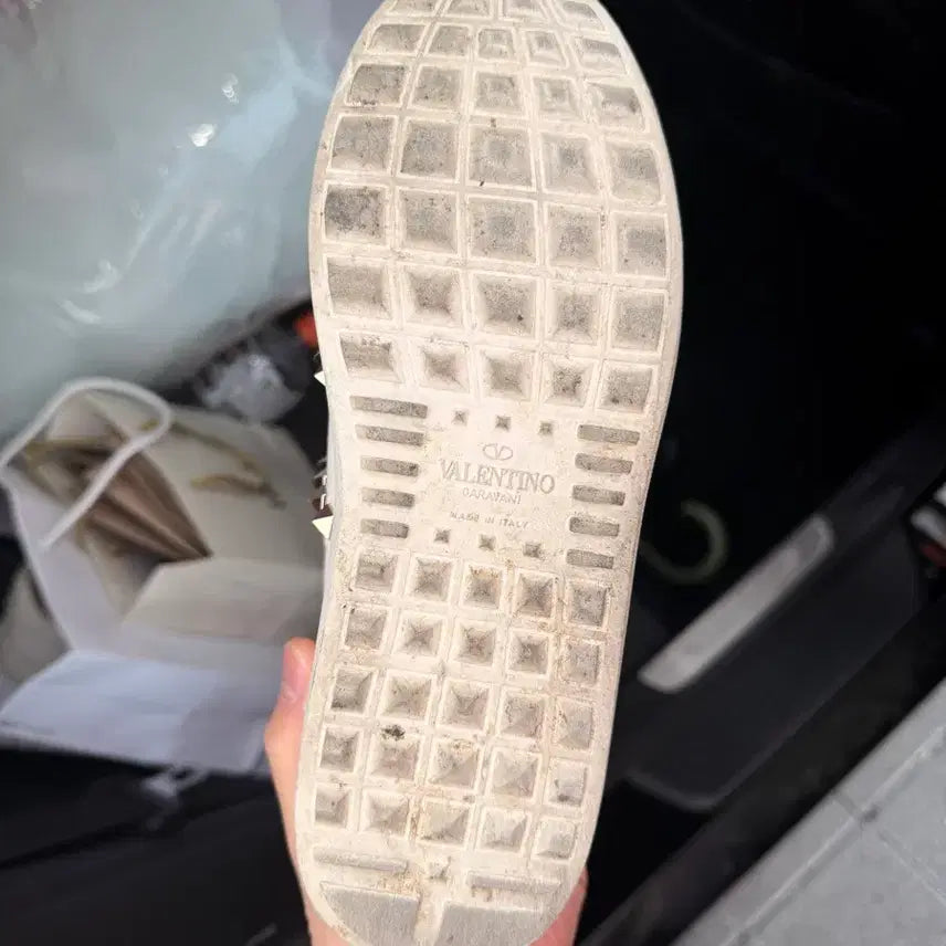 [BUNJANG] Valentino Rockstud White Sneakers (Size 36) / 발렌티노 락스터드 화이트 스니커즈 36사이즈 판매합니다 !!
