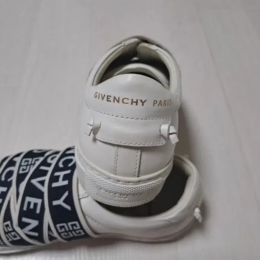 [BUNJANG] Givenchy Bending Sneakers (Size 35) / 지방시 밴딩 스니커즈 35