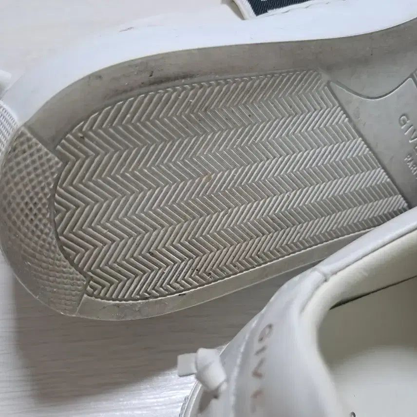 [BUNJANG] Givenchy Bending Sneakers (Size 35) / 지방시 밴딩 스니커즈 35