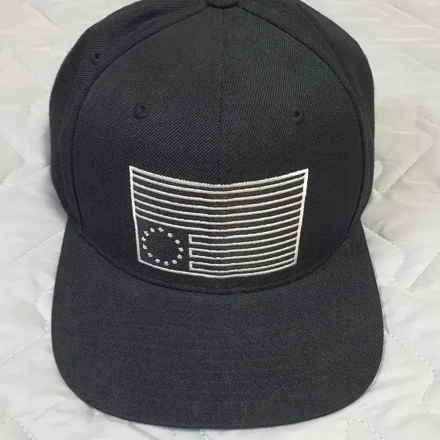[SOLD OUT] 블랙스케일 스냅백 모자