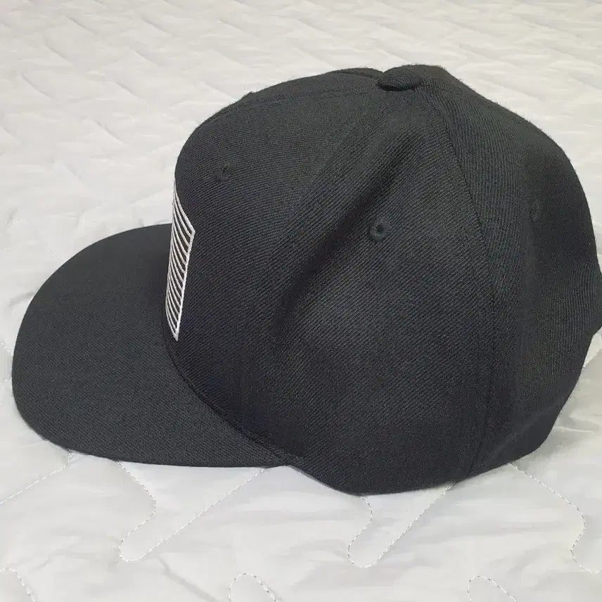 [SOLD OUT] 블랙스케일 스냅백 모자