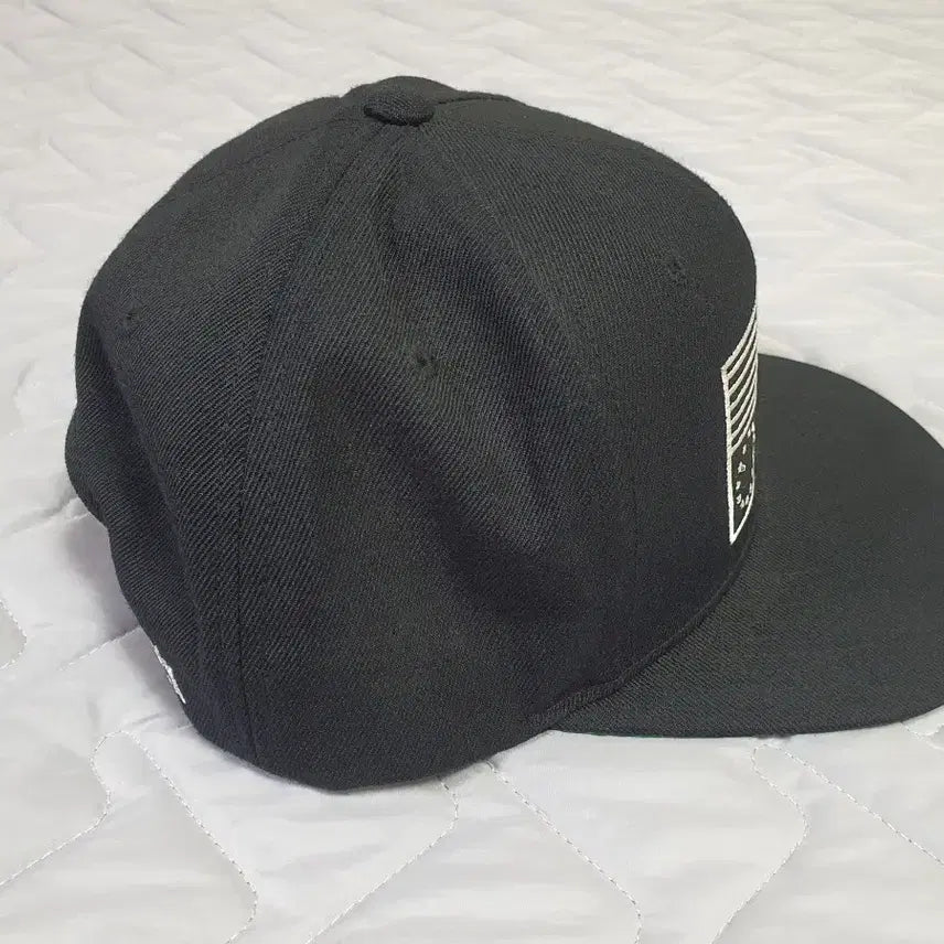 [SOLD OUT] 블랙스케일 스냅백 모자