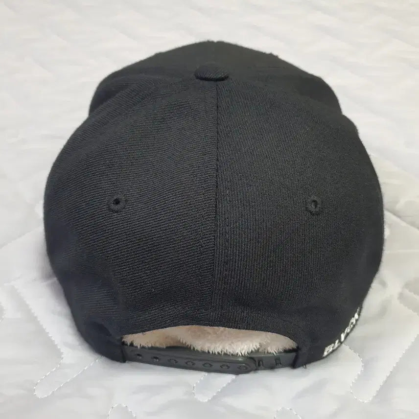 [SOLD OUT] 블랙스케일 스냅백 모자