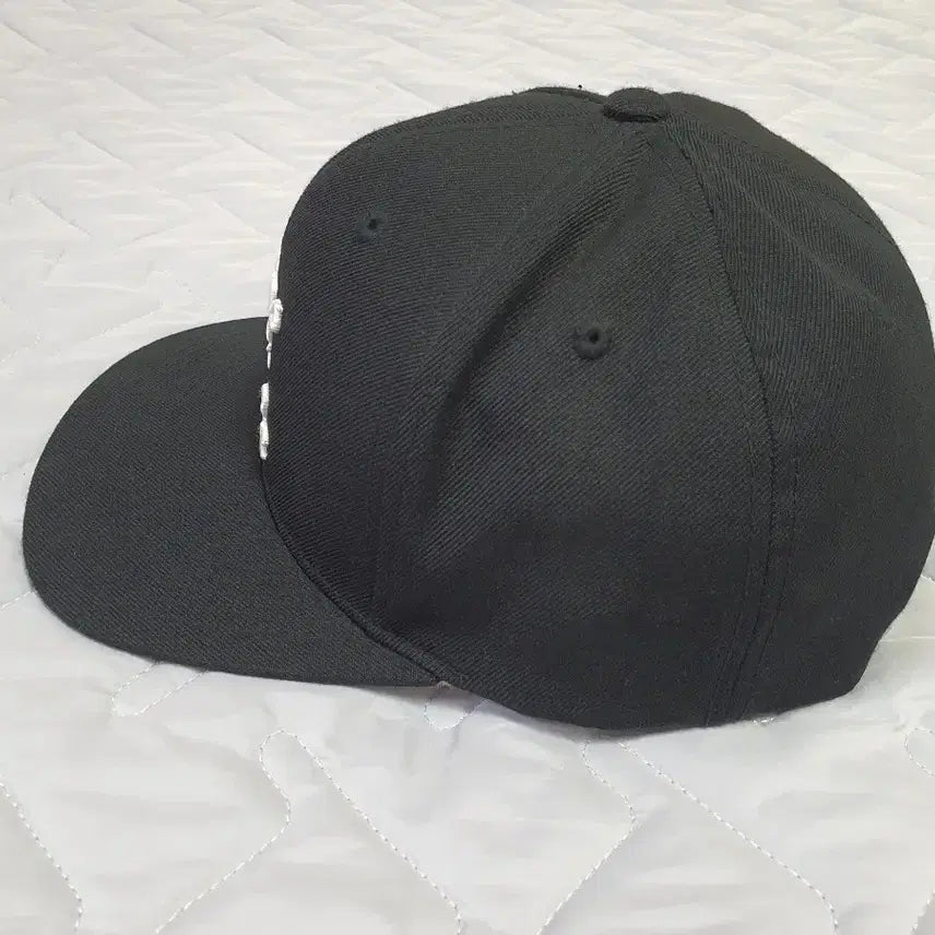 [SOLD OUT] 블랙스케일 스냅백 모자