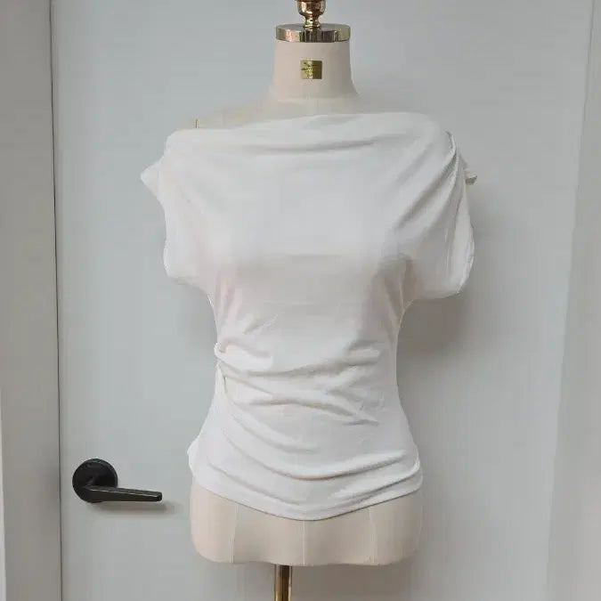 [BUNJANG] White Off-Shoulder Ruched Short-Sleeve Top / 허리라인 오프숄드 셔링 반팔
