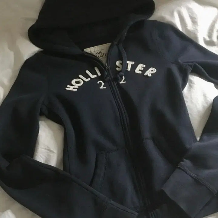 [SOLD OUT] 홀리스터 자수 네이비 후드집업 딱붙핏 슬림핏