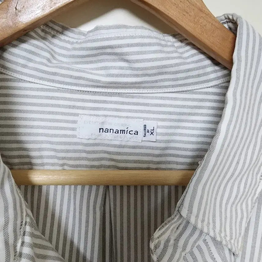 [SOLD OUT] 나나미카 버튼 다운 윈드 셔츠 그레이 스트라이프 XL
