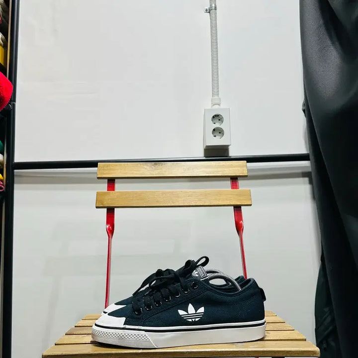 [SOLD OUT] 250) 아디다스 운동화 남녀공용 신발 니짜 트레포일 블랙