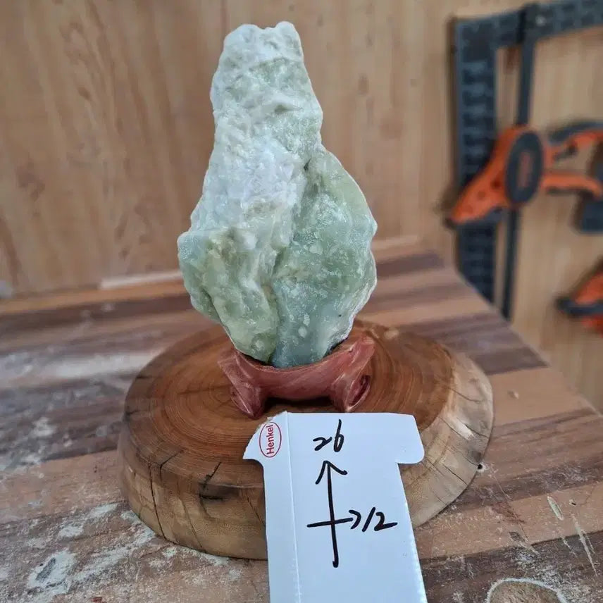 [SOLD OUT] 연두색 옥 원석 장식품