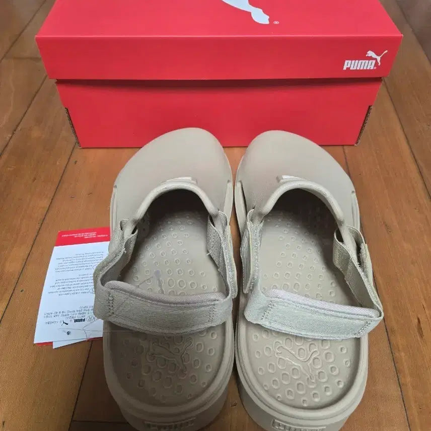[SOLD OUT] 푸마  샌들 슬리퍼 남여공용 베이지 새상품