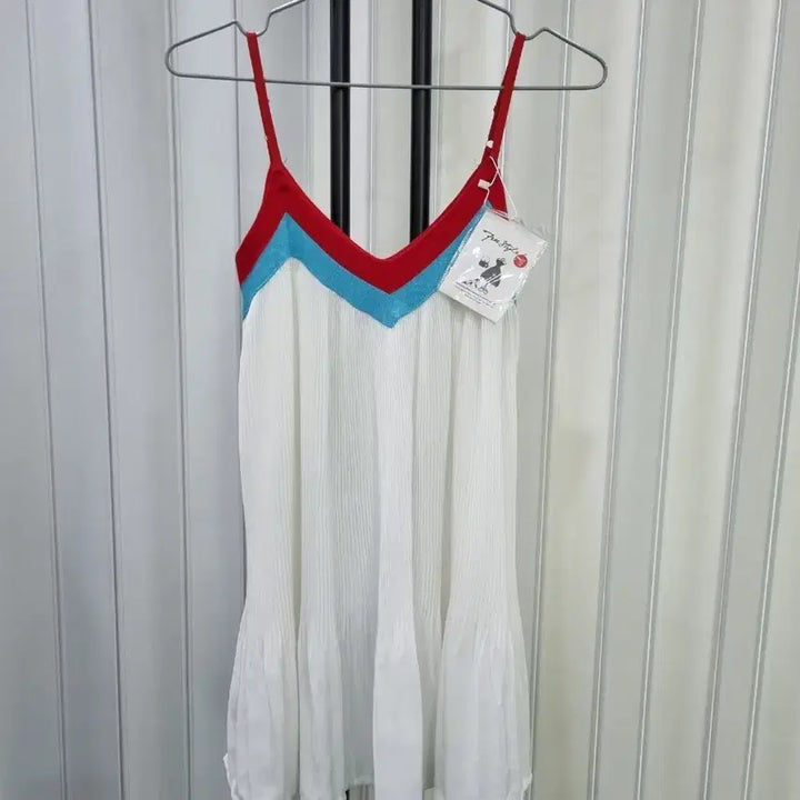 [SOLD OUT] 화이트 플리츠 끈나시 새상품