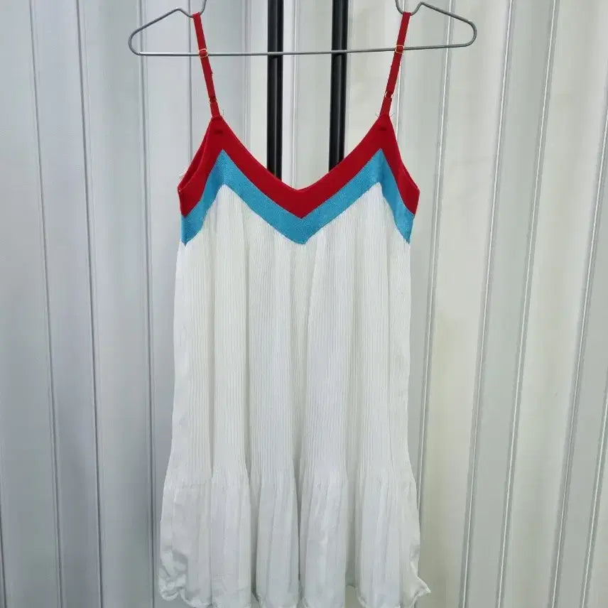[SOLD OUT] 화이트 플리츠 끈나시 새상품