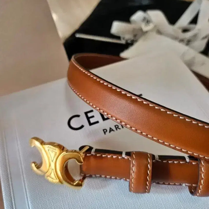 [BUNJANG] CELINE Small 18MM Triomphe Belt - Natural / **셀린느(CELINE)**의 스몰 18MM 트리옴프 벨트 - 내추럴
