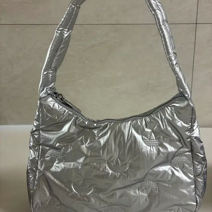 [BUNJANG] Adidas Silver Mini Shoulder Bag / 아디다스 실버 미니백 숄더백