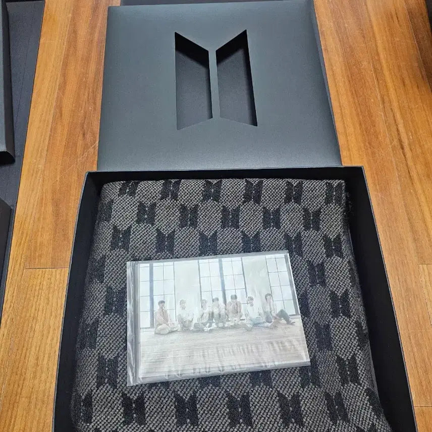 [BUNJANG] BTS Merch Box 1 / 방탄소년단 BTS 머치박스1 양도( 풀구성 아님)