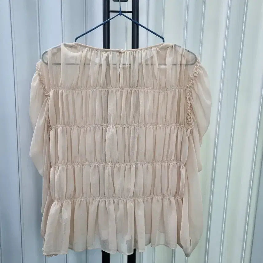 [BUNJANG] On&amp;On Shirred Blouse Beige / 온앤온 셔링 블라우스 베이지