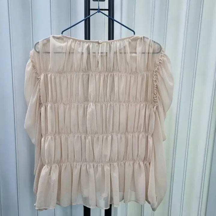 [BUNJANG] On&amp;On Shirred Blouse Beige / 온앤온 셔링 블라우스 베이지