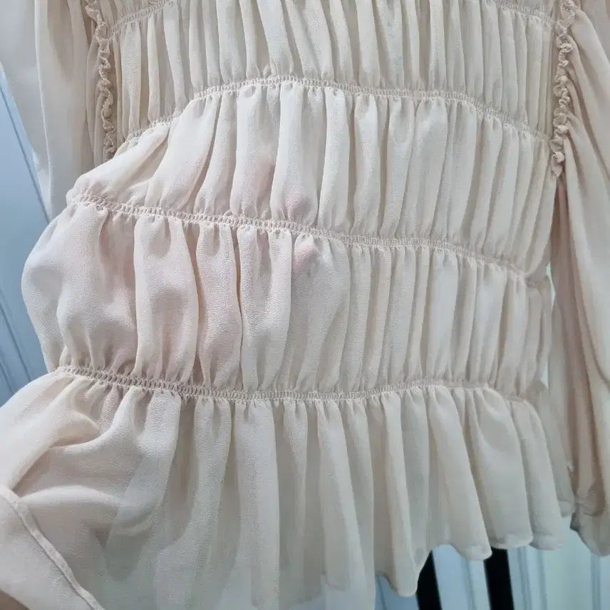 [BUNJANG] On&amp;On Shirred Blouse Beige / 온앤온 셔링 블라우스 베이지