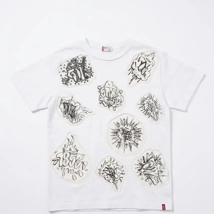 [SOLD OUT] 리바이스 레드 탭 한정판 그래피티 반팔