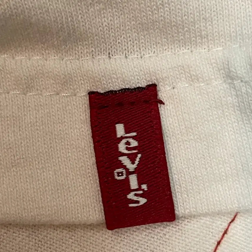 [SOLD OUT] 리바이스 레드 탭 한정판 그래피티 반팔