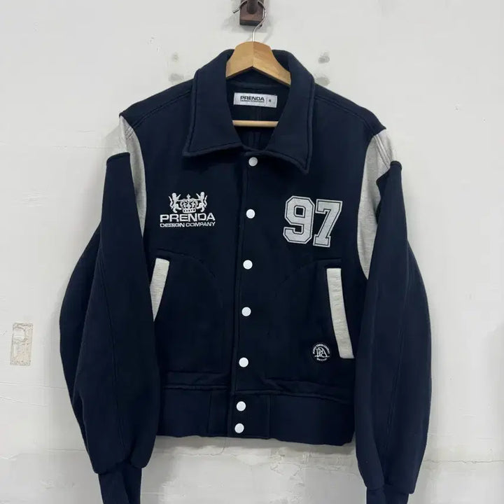 [BUNJANG] Freenda Varsity Jacket / (S)프렌다 바시티 자켓