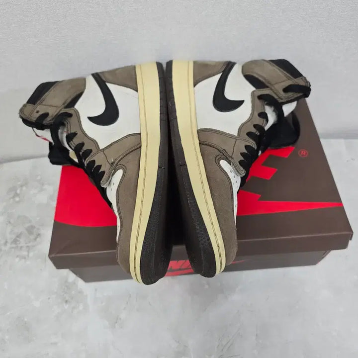 [BUNJANG] Nike Jordan Travis Scott Mocha High Sneakers / 나이키 조던 트래비스 스캇 모카 하이 265사이즈 판매