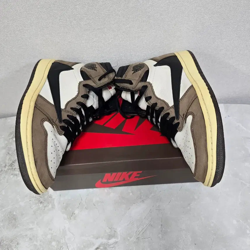 [BUNJANG] Nike Jordan Travis Scott Mocha High Sneakers / 나이키 조던 트래비스 스캇 모카 하이 265사이즈 판매