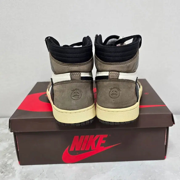 [BUNJANG] Nike Jordan Travis Scott Mocha High Sneakers / 나이키 조던 트래비스 스캇 모카 하이 265사이즈 판매
