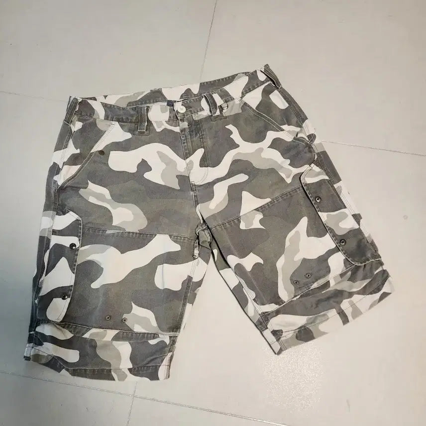 [BUNJANG] Armani Military Cargo Bermuda Shorts / 아르마니 밀리터리 카고 버뮤다 팬츠