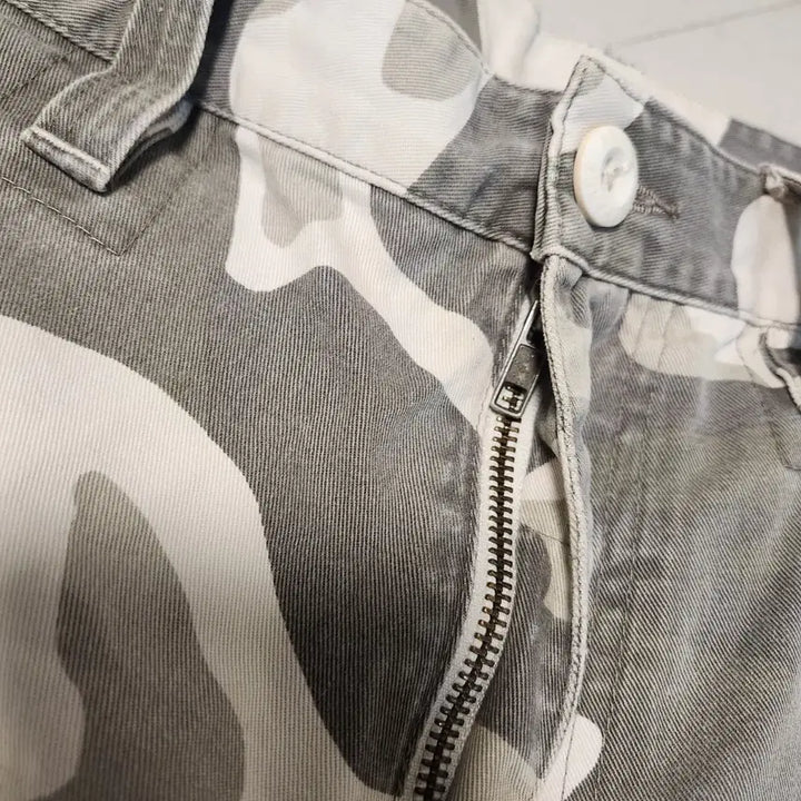 [BUNJANG] Armani Military Cargo Bermuda Shorts / 아르마니 밀리터리 카고 버뮤다 팬츠