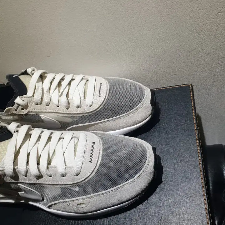 [BUNJANG] Nike Waffle White Sneakers (240) / 나이키 웨플 화이트 스니커즈(240)