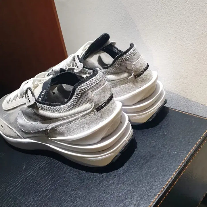 [BUNJANG] Nike Waffle White Sneakers (240) / 나이키 웨플 화이트 스니커즈(240)