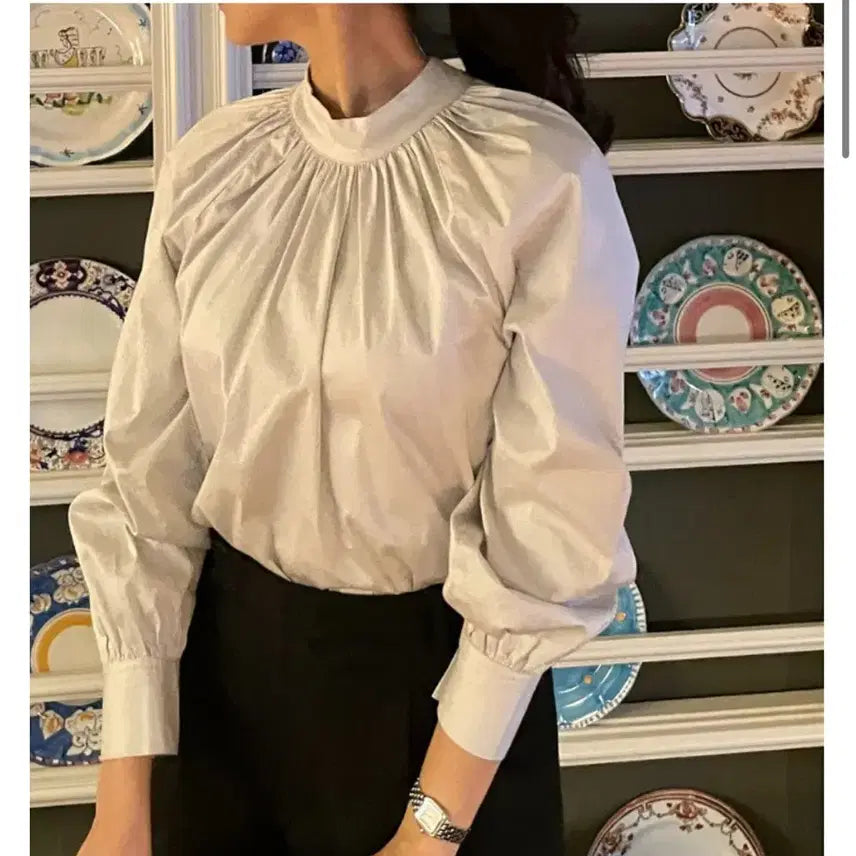 [SOLD OUT] 린제스 쿨그레이 셔링 블라우스