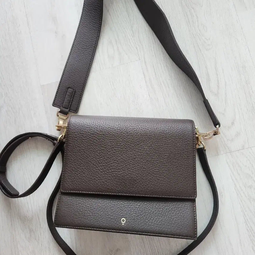 [BUNJANG] Hojae Brown Leather Crossbody Bag / 새상품급))호재. 브라운 레더 플랩 크로스백