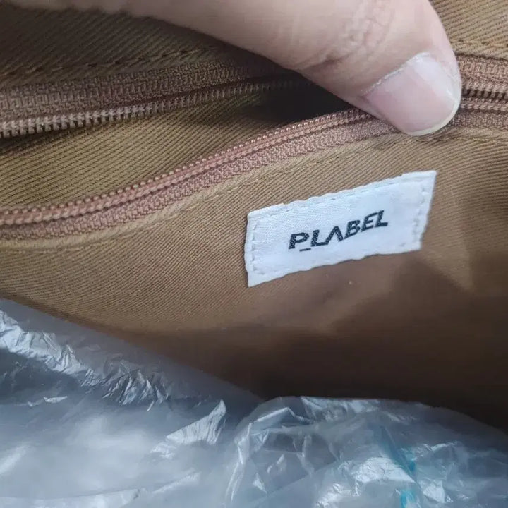 [BUNJANG] P.LABEL Tote Bag with Pink Strap / P.LABEL 피레이블 토트백 숄더백판매합니다