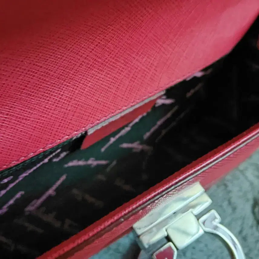 [BUNJANG] Ferragamo Red Gancini Flap Bag / 페라가모 레드 간치니 플랩백