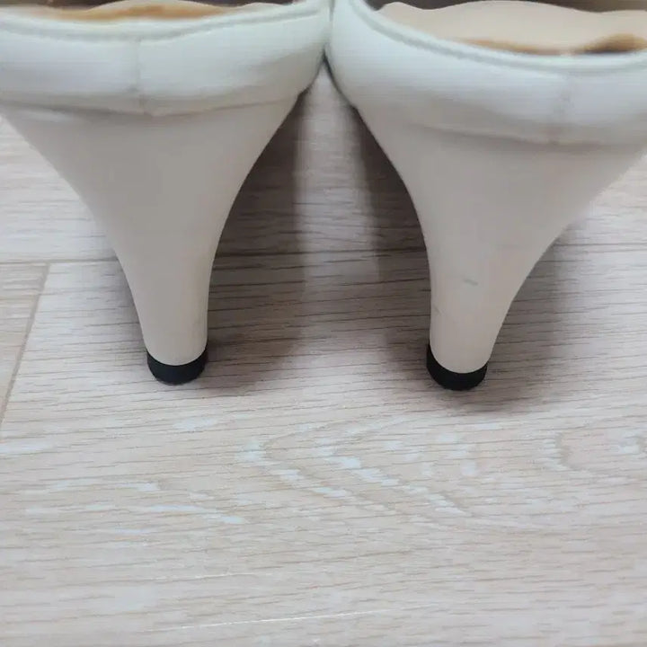 [BUNJANG] cats girl White Mule Slippers / cats girl 흰색 뮬 슬리퍼