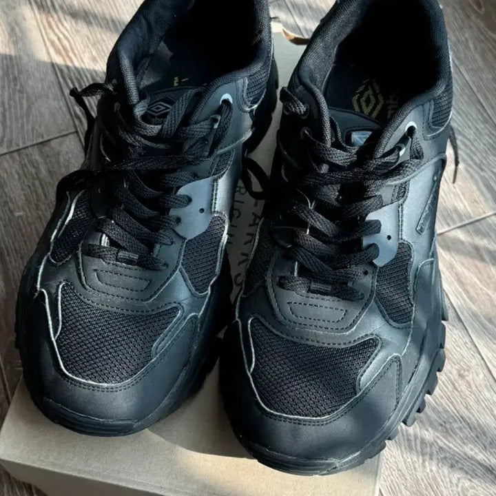 [BUNJANG] Umbro Black Sneakers 285 / 엄브로 블랙 스니커즈285